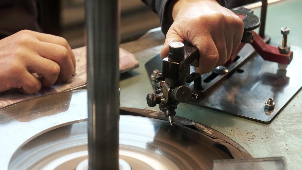 How Are Diamonds Cut And Polished? - Diamond Jewellery Information