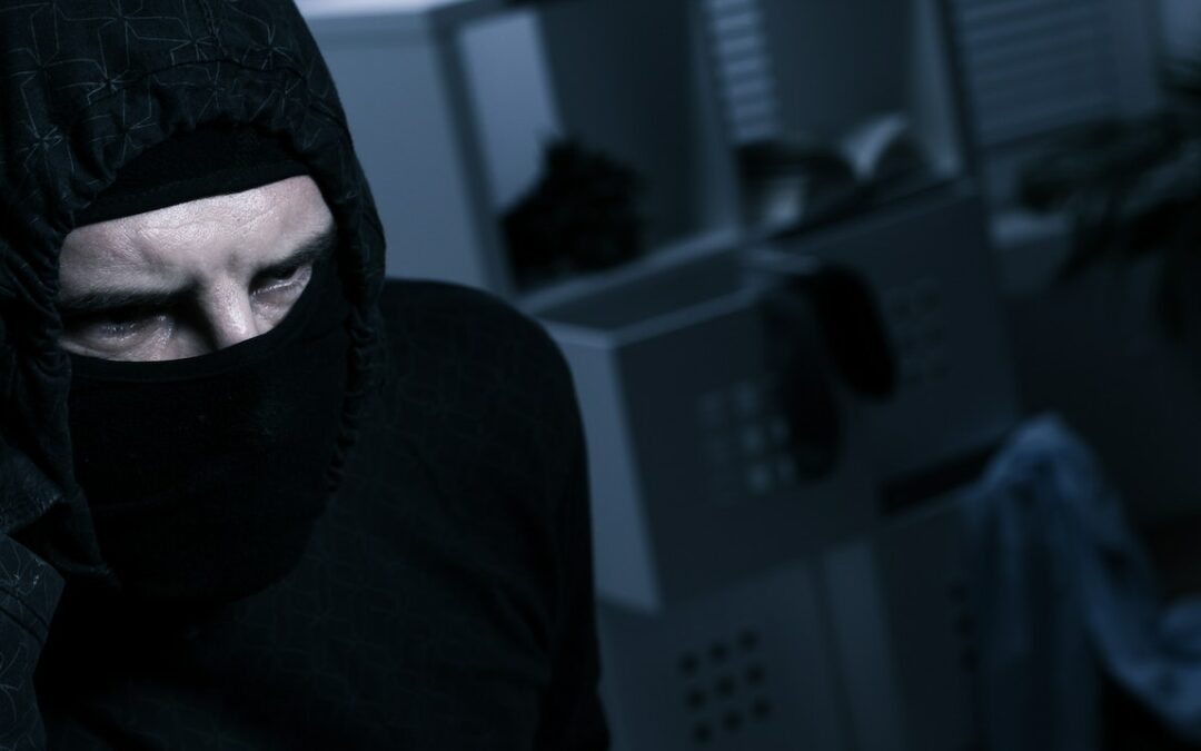 Masked burglar breaking into a house, this is why insuring your diamond engagement ring is important!